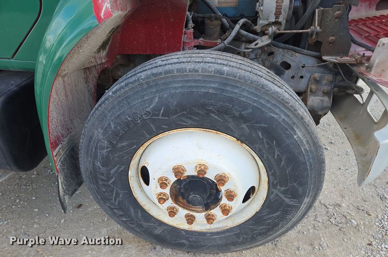 image for item EE7938 1997 International 4700 fertilizer delivery truck