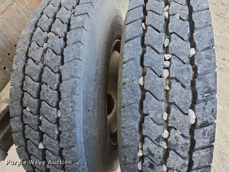 image for item EE7938 1997 International 4700 fertilizer delivery truck