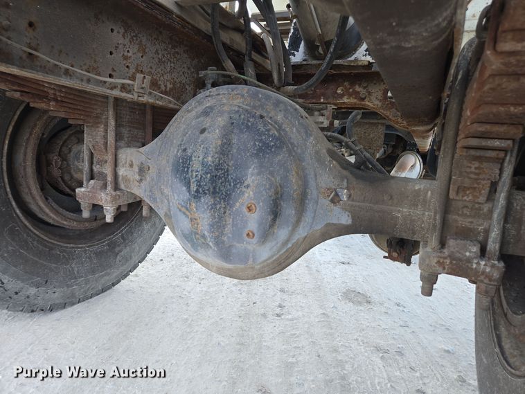 image for item EE7938 1997 International 4700 fertilizer delivery truck