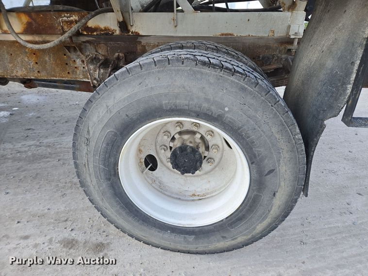 image for item EE7938 1997 International 4700 fertilizer delivery truck