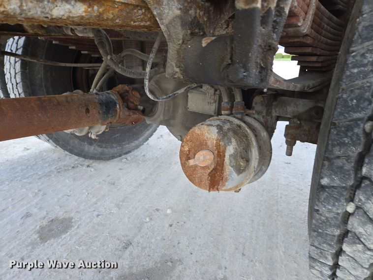 image for item EE7938 1997 International 4700 fertilizer delivery truck