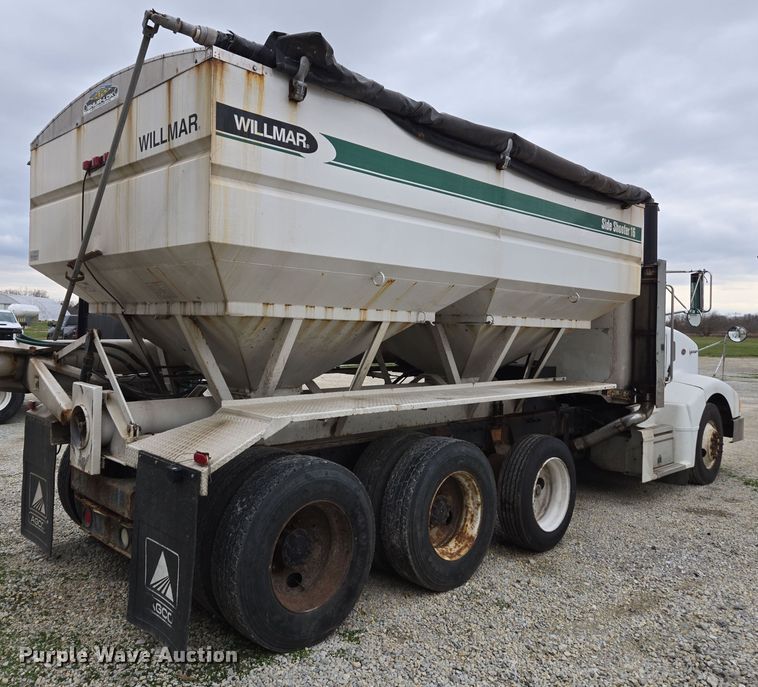 image for item EE7942 1999 Peterbilt 377 fertilizer delivery truck