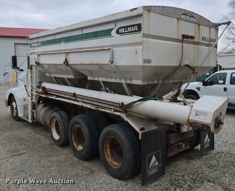 image for item EE7942 1999 Peterbilt 377 fertilizer delivery truck