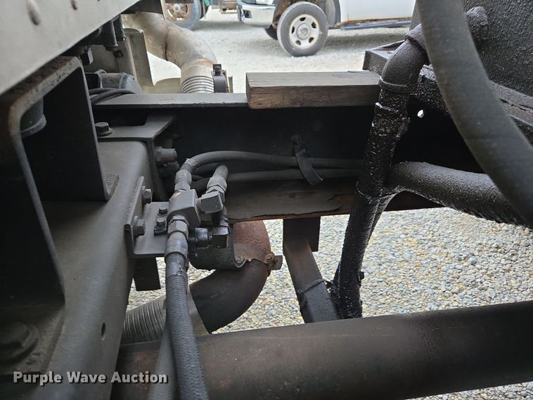 image for item EE7942 1999 Peterbilt 377 fertilizer delivery truck