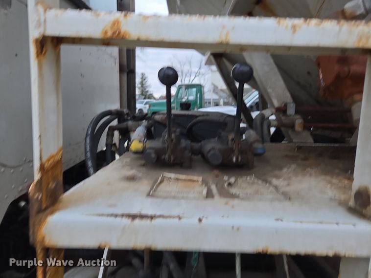 image for item EE7942 1999 Peterbilt 377 fertilizer delivery truck