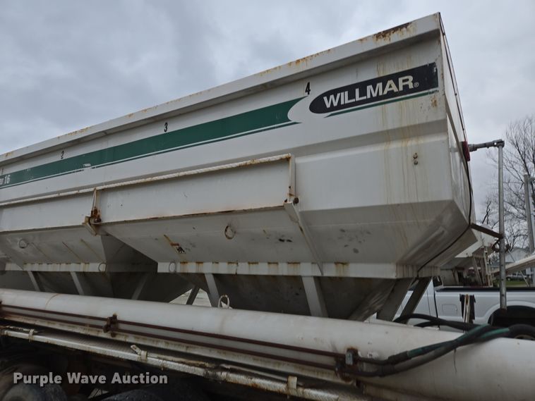 image for item EE7942 1999 Peterbilt 377 fertilizer delivery truck