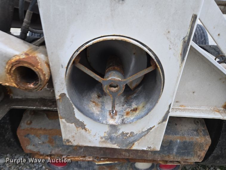 image for item EE7942 1999 Peterbilt 377 fertilizer delivery truck