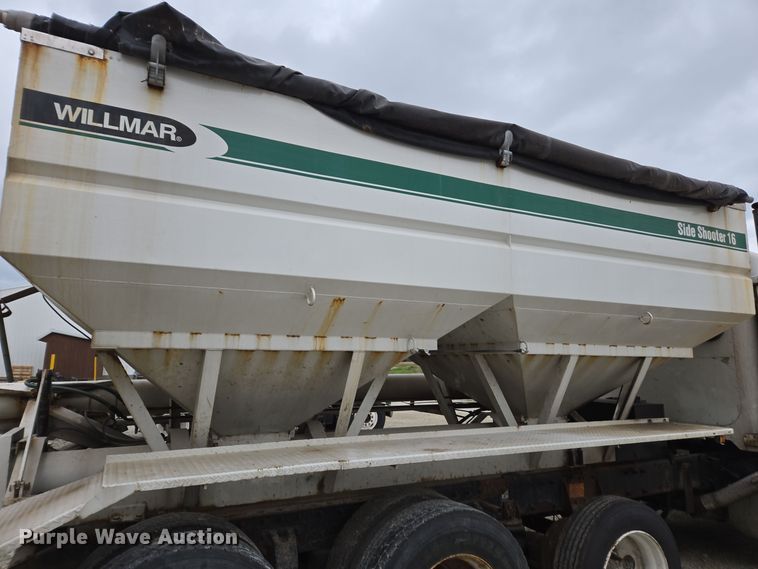 image for item EE7942 1999 Peterbilt 377 fertilizer delivery truck