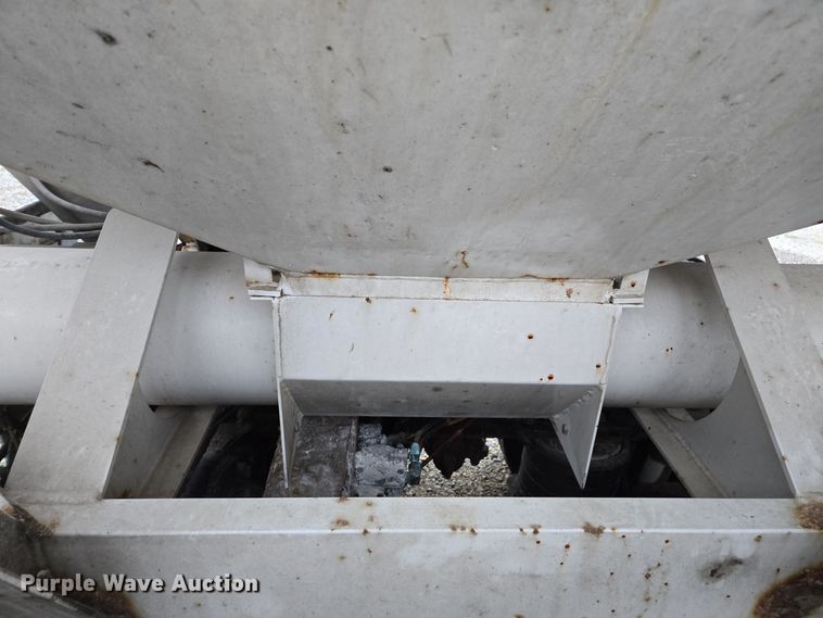 image for item EE7942 1999 Peterbilt 377 fertilizer delivery truck