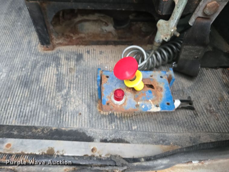 image for item EE7942 1999 Peterbilt 377 fertilizer delivery truck