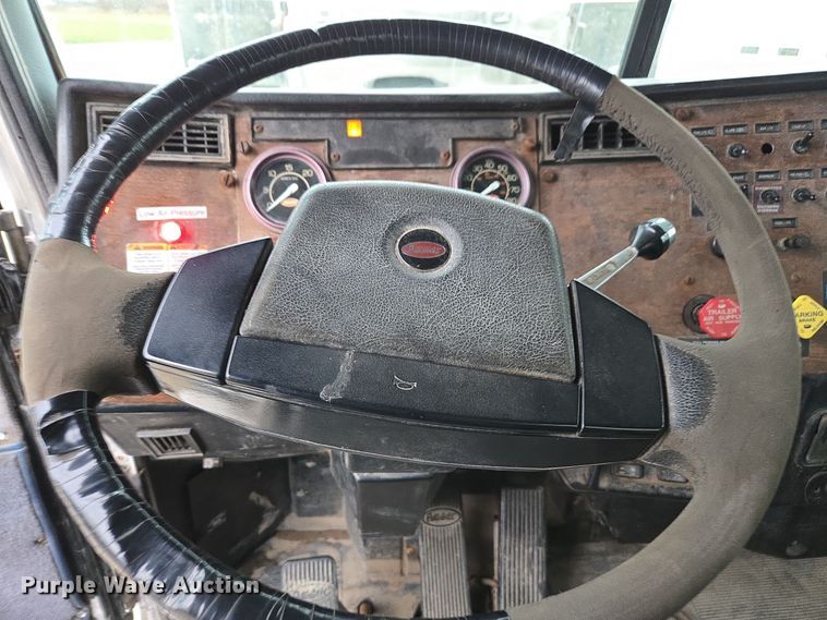 image for item EE7942 1999 Peterbilt 377 fertilizer delivery truck