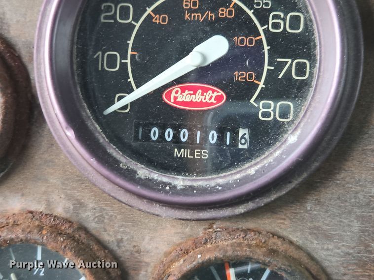 image for item EE7942 1999 Peterbilt 377 fertilizer delivery truck