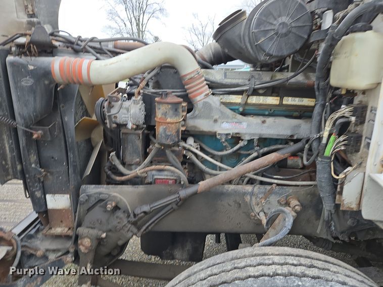 image for item EE7942 1999 Peterbilt 377 fertilizer delivery truck