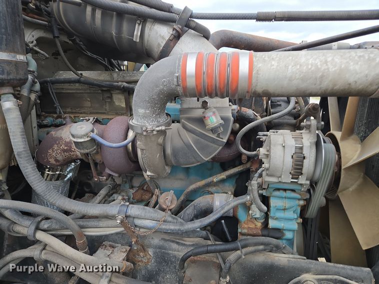 image for item EE7942 1999 Peterbilt 377 fertilizer delivery truck