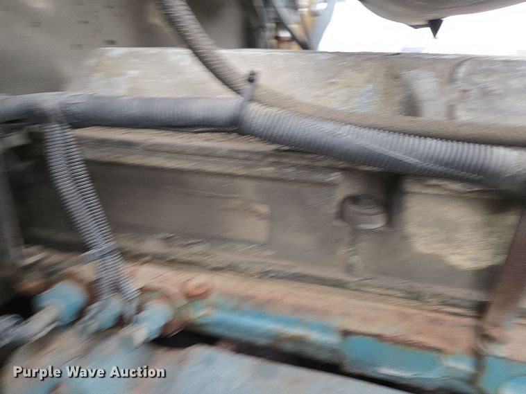 image for item EE7942 1999 Peterbilt 377 fertilizer delivery truck