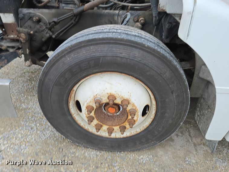 image for item EE7942 1999 Peterbilt 377 fertilizer delivery truck