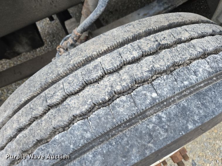 image for item EE7942 1999 Peterbilt 377 fertilizer delivery truck