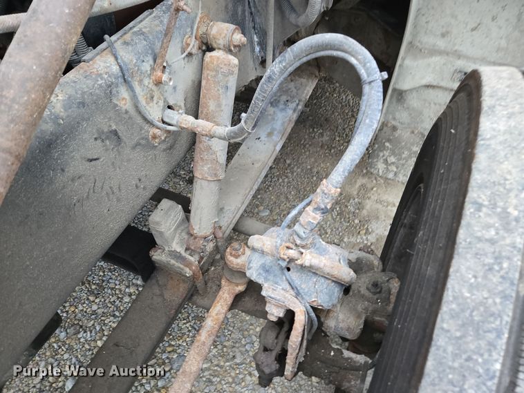 image for item EE7942 1999 Peterbilt 377 fertilizer delivery truck