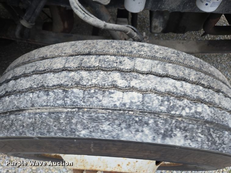 image for item EE7942 1999 Peterbilt 377 fertilizer delivery truck