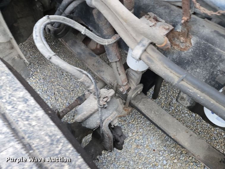 image for item EE7942 1999 Peterbilt 377 fertilizer delivery truck