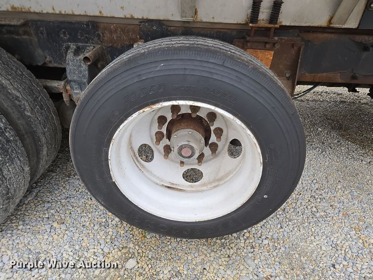 image for item EE7942 1999 Peterbilt 377 fertilizer delivery truck