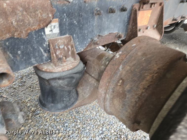 image for item EE7942 1999 Peterbilt 377 fertilizer delivery truck