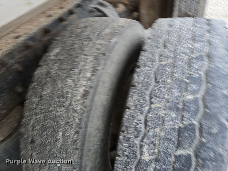 image for item EE7942 1999 Peterbilt 377 fertilizer delivery truck