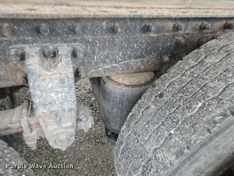 image for item EE7942 1999 Peterbilt 377 fertilizer delivery truck