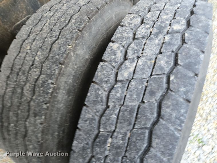 image for item EE7942 1999 Peterbilt 377 fertilizer delivery truck