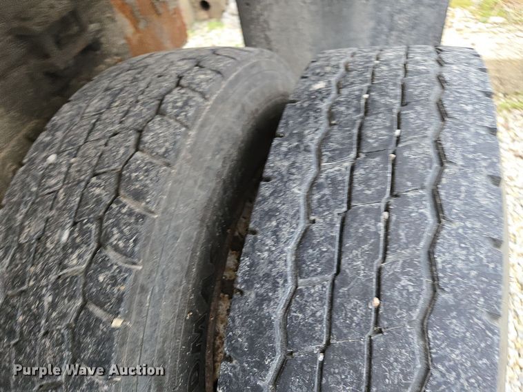 image for item EE7942 1999 Peterbilt 377 fertilizer delivery truck