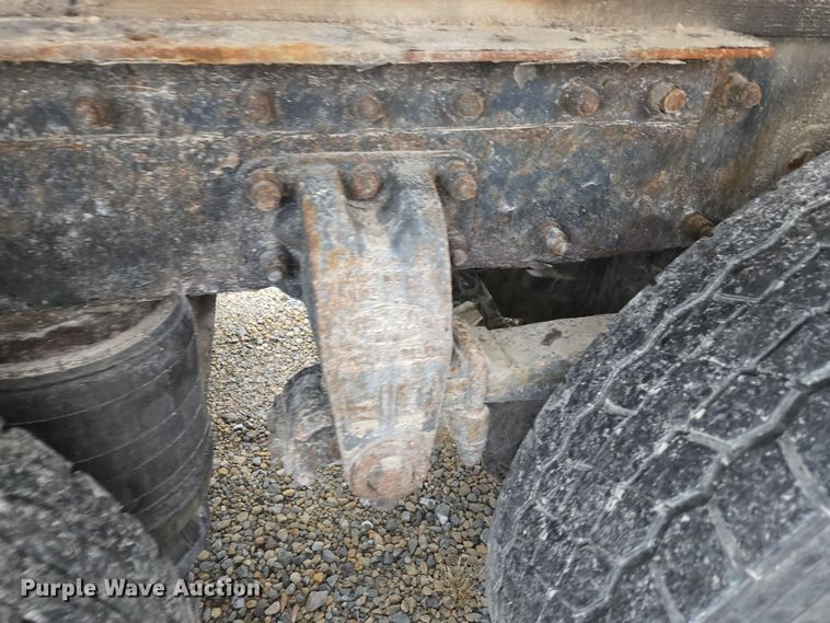 image for item EE7942 1999 Peterbilt 377 fertilizer delivery truck