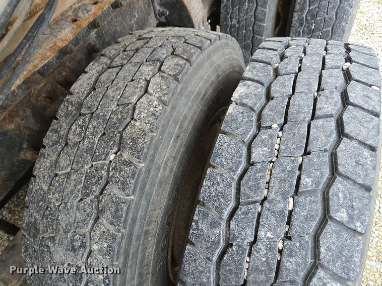 image for item EE7942 1999 Peterbilt 377 fertilizer delivery truck