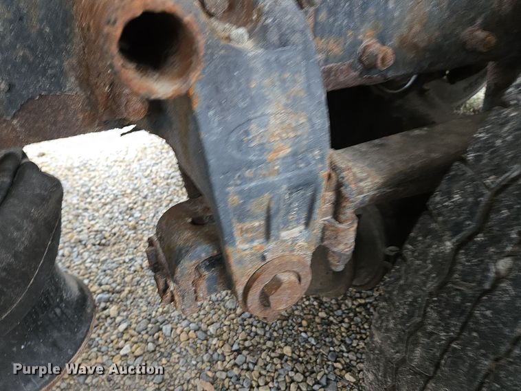 image for item EE7942 1999 Peterbilt 377 fertilizer delivery truck