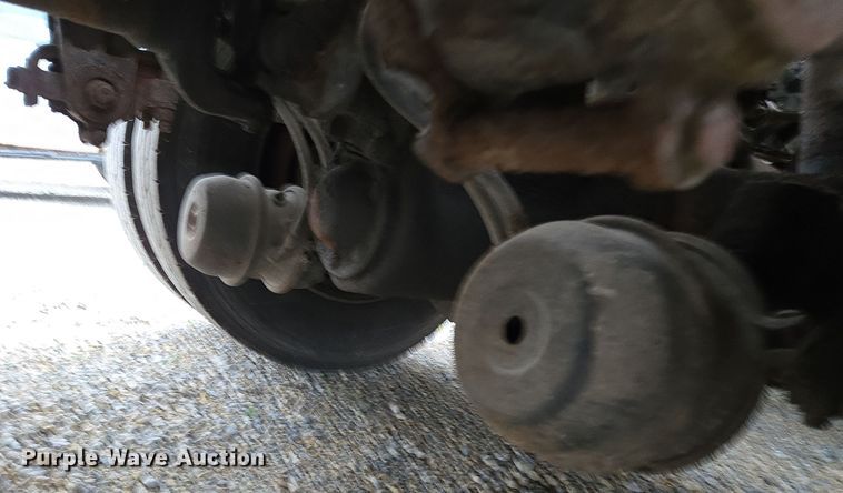 image for item EE7942 1999 Peterbilt 377 fertilizer delivery truck