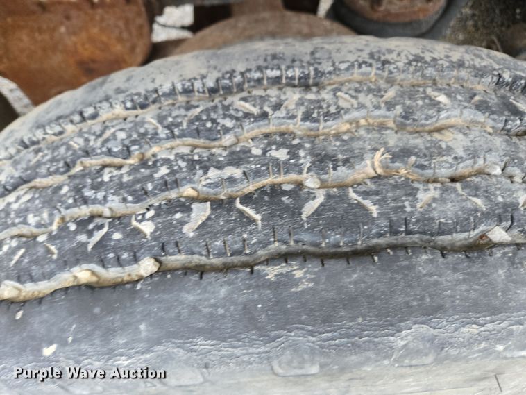 image for item EE7942 1999 Peterbilt 377 fertilizer delivery truck