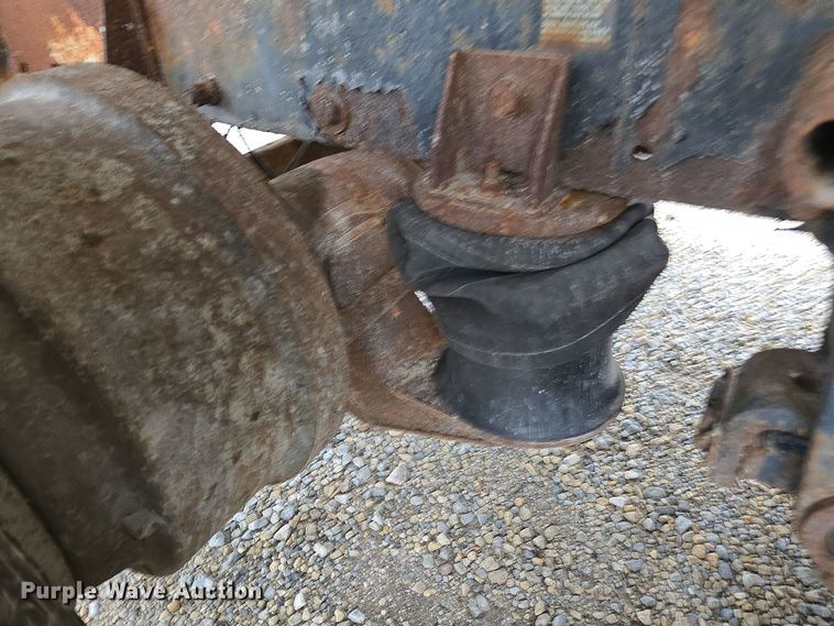 image for item EE7942 1999 Peterbilt 377 fertilizer delivery truck