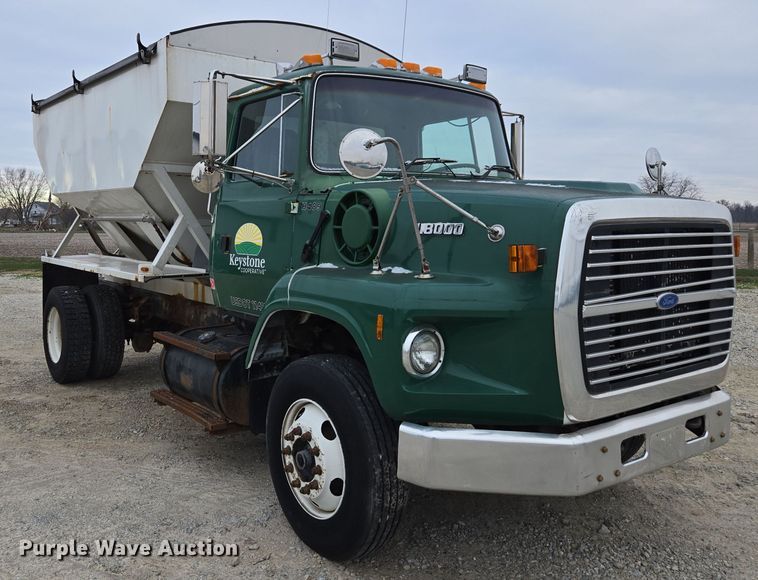 image for item EE7946 1995 Ford L8000 fertilizer delivery truck