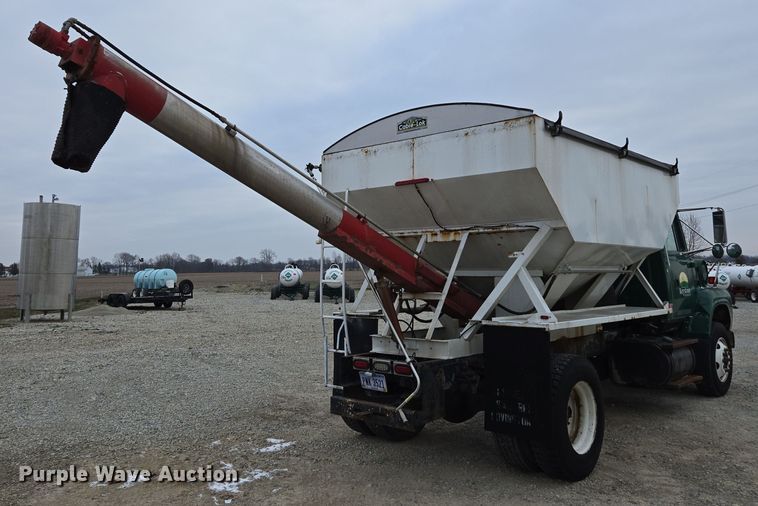 image for item EE7946 1995 Ford L8000 fertilizer delivery truck