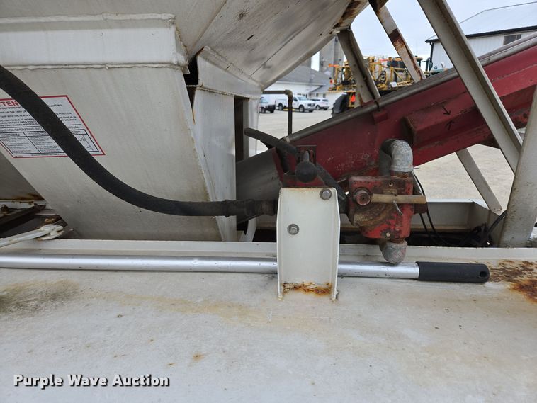 image for item EE7946 1995 Ford L8000 fertilizer delivery truck