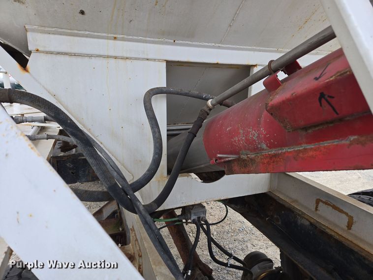 image for item EE7946 1995 Ford L8000 fertilizer delivery truck