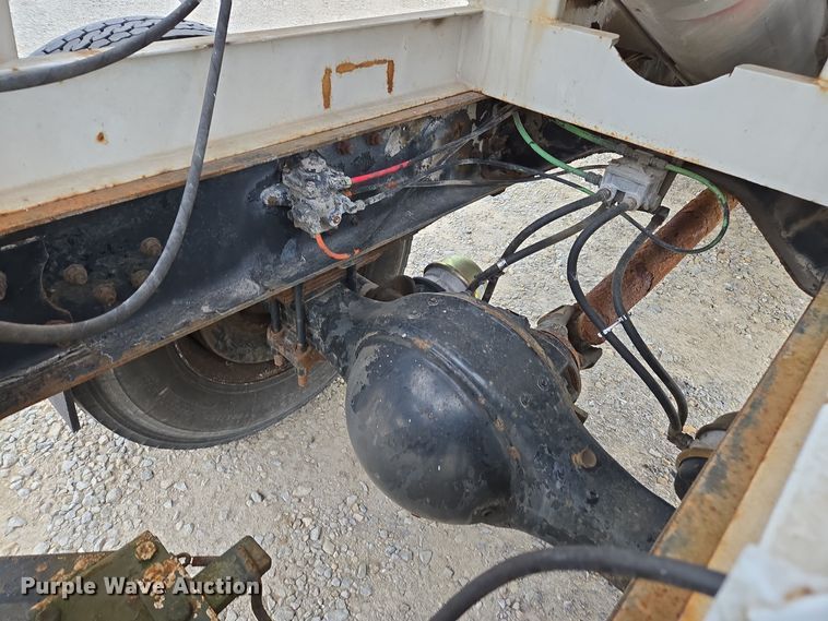 image for item EE7946 1995 Ford L8000 fertilizer delivery truck