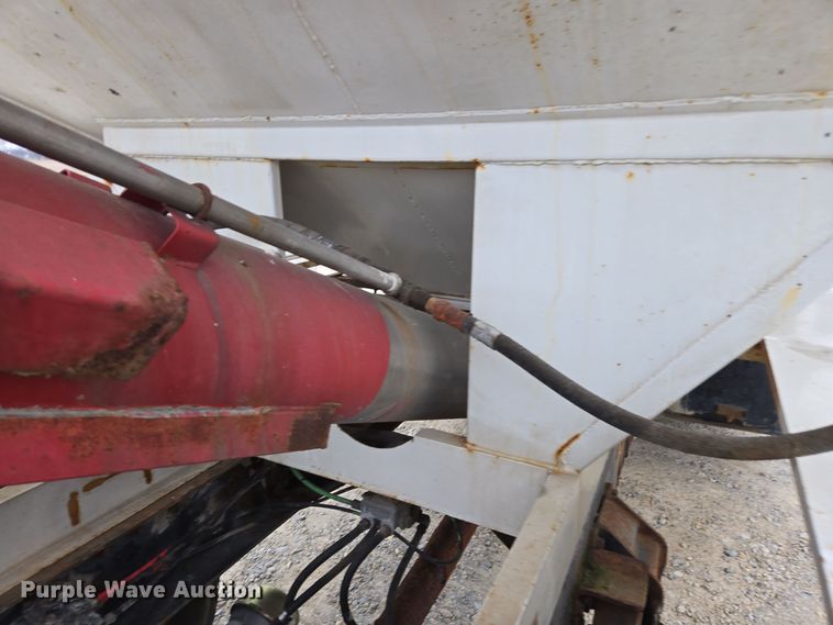 image for item EE7946 1995 Ford L8000 fertilizer delivery truck