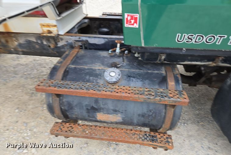 image for item EE7946 1995 Ford L8000 fertilizer delivery truck