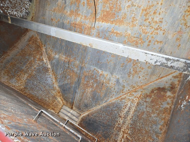 image for item EE7946 1995 Ford L8000 fertilizer delivery truck