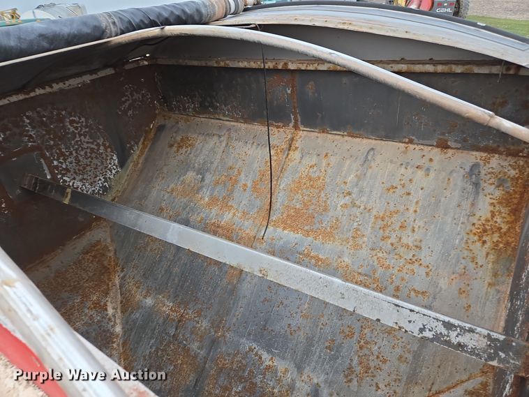 image for item EE7946 1995 Ford L8000 fertilizer delivery truck