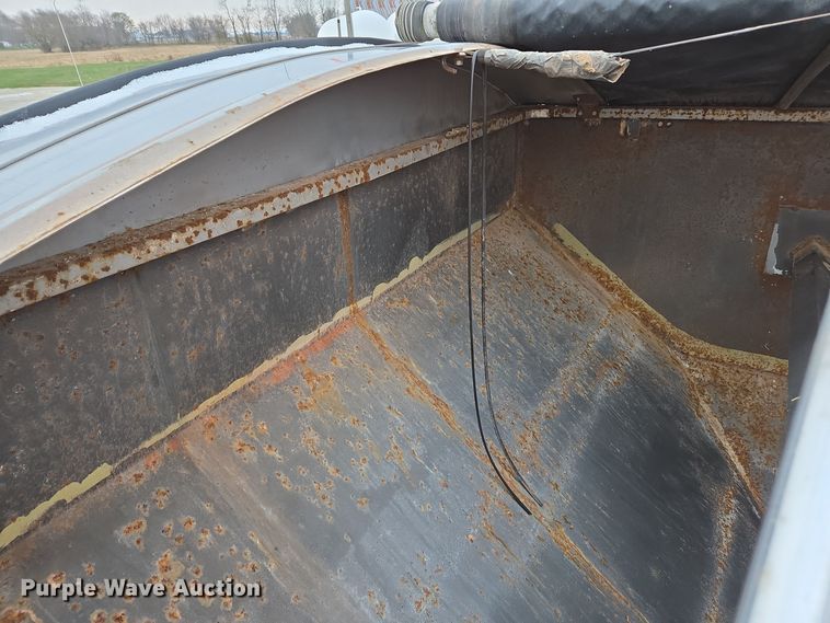 image for item EE7946 1995 Ford L8000 fertilizer delivery truck