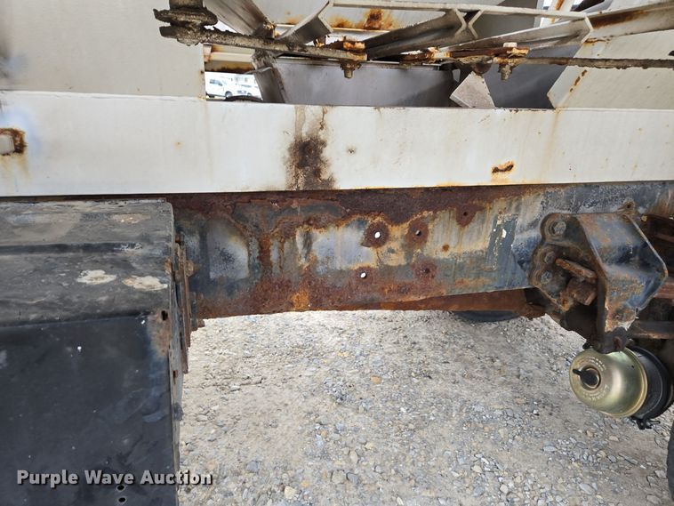 image for item EE7946 1995 Ford L8000 fertilizer delivery truck