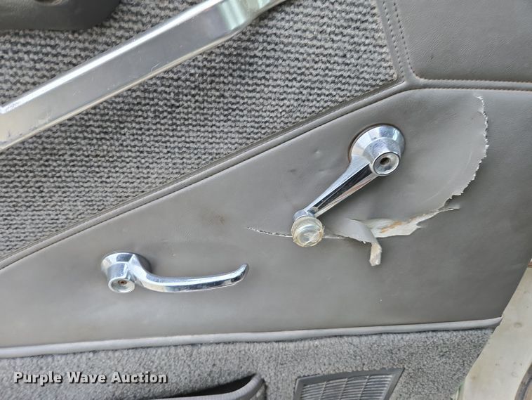 image for item EE7946 1995 Ford L8000 fertilizer delivery truck