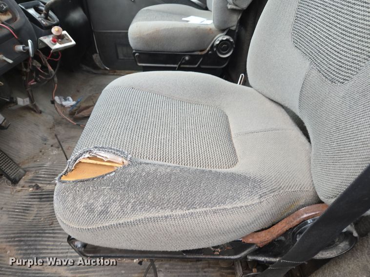 image for item EE7946 1995 Ford L8000 fertilizer delivery truck