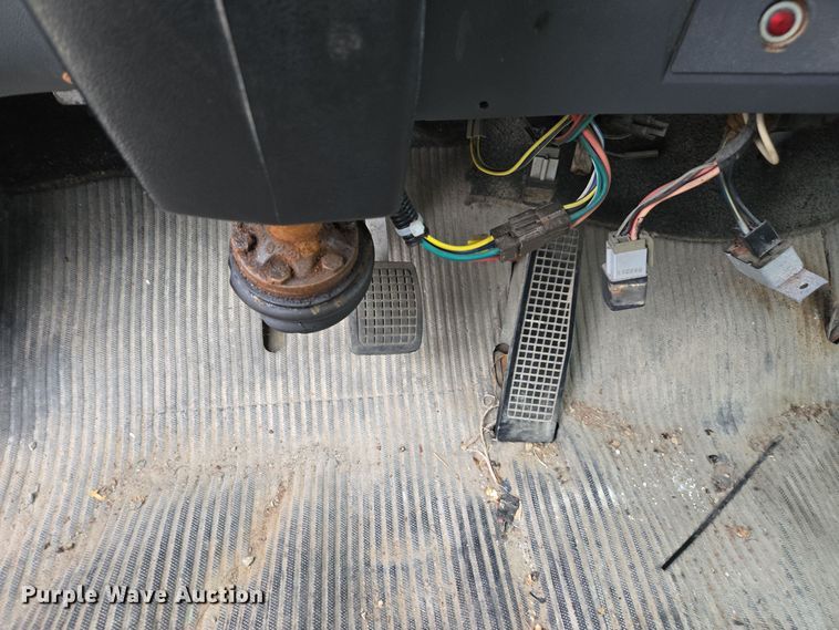 image for item EE7946 1995 Ford L8000 fertilizer delivery truck